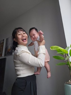 Hình ảnh minh họa cho câu chuyện của Hồng Nhung Lapari về nền tảng gia đình và tư duy gốc rễ phía sau hiện tượng cháy lá sầu riêng