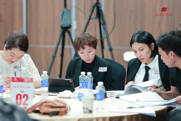 Nguyễn Thị Thiên Thảo làm việc cùng đội nhóm, thể hiện tư duy hệ thống và sự kiên trì giống như hành trình làm sầu riêng hữu cơ