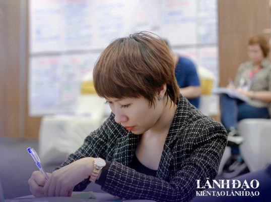 Nguyễn Thị Thiên Thảo – hình ảnh chiêm nghiệm và bền bỉ, khép lại bài học về sầu riêng hữu cơ và con đường làm nông nghiệp lâu dài