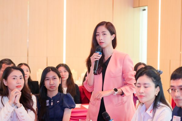 An Phạm chia sẻ tại sự kiện doanh nhân về tư duy hệ thống và phát triển bền vững