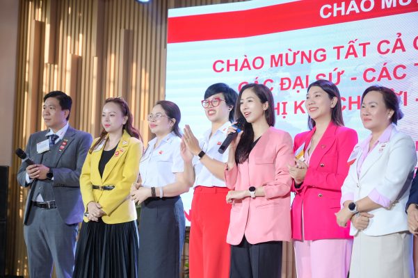 An Phạm cùng ban tổ chức sự kiện kết nối cộng đồng doanh nhân