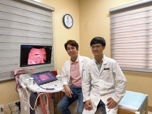 Bác sỹ Nguyễn Ngọc Tú tại phòng siêu âm y học bào thai