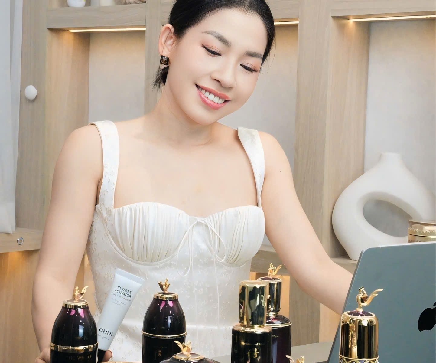Nguyễn Thị Lan Phương – CEO Sang Trọng Quyến Rũ và hệ mỹ phẩm cao cấp, triết lý dùng đúng như chăm sóc sầu riêng xổ nhụy.
