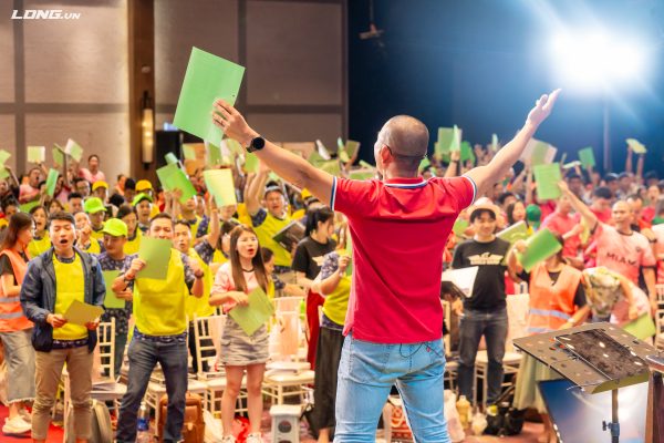Thầy Long Giúp những học viên biết phải làm điều gì