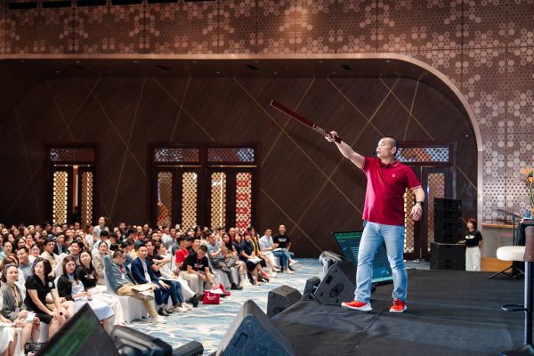 Thầy Long là nhà huấn luyện mạnh mẽ