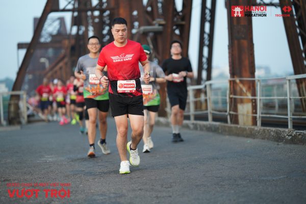 Thiệp rèn luyện sự bền bỉ qua chạy bộ